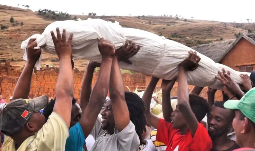 Experiencing Madagascar’s Rich Culture: A Journey Through Tradition and Heritage with Madaroads